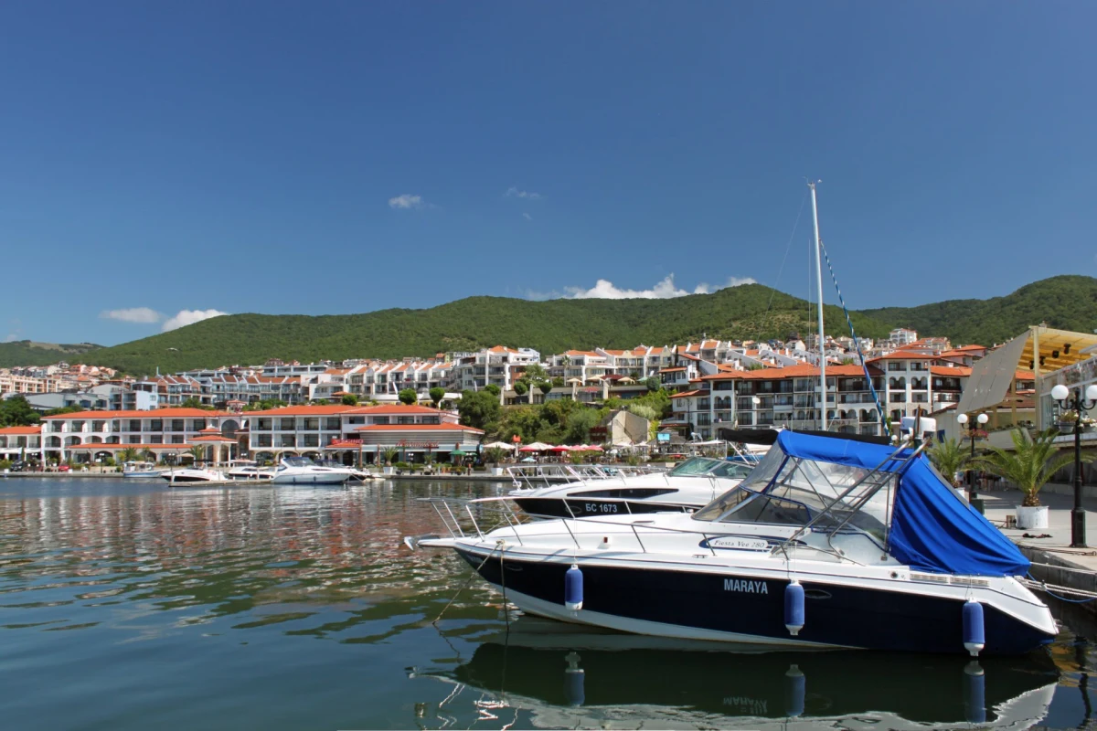 Sveti Vlas - linna foto 1