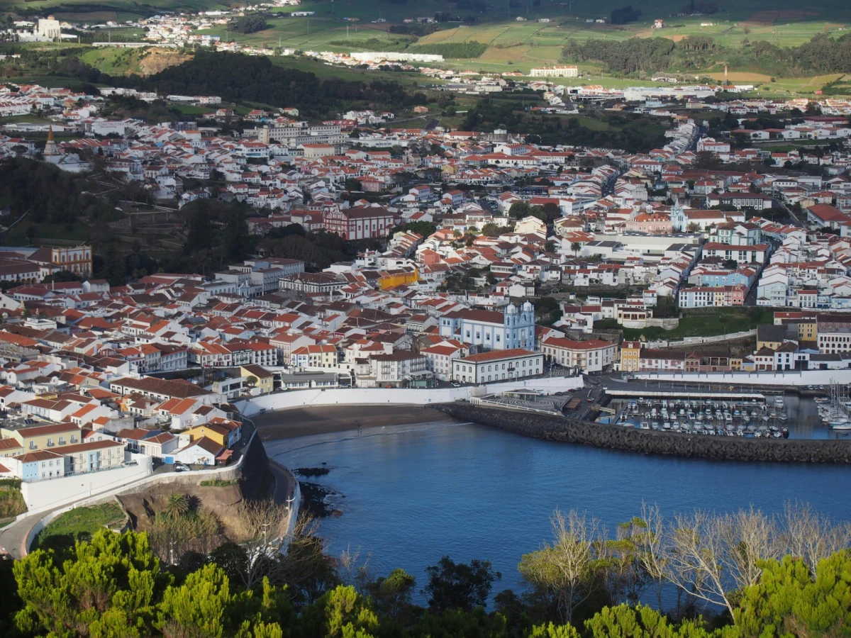 Terceira - linna foto 1