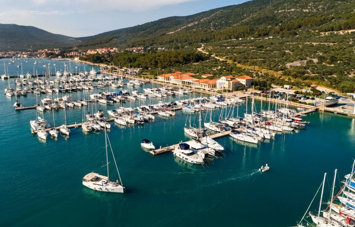 ACI Marina Cres - фото марины 1