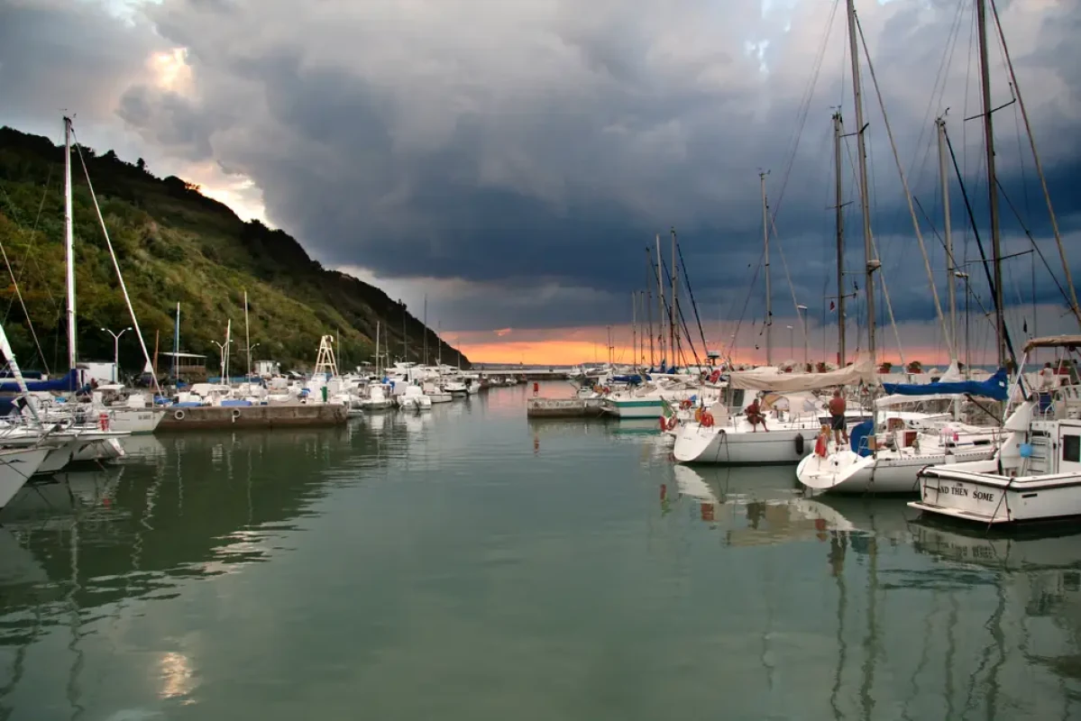 Marina Baia Vallugola - jahtsadama foto 1