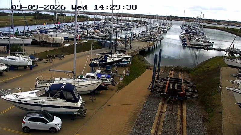 Burnham Yacht Harbour - фото марины 2