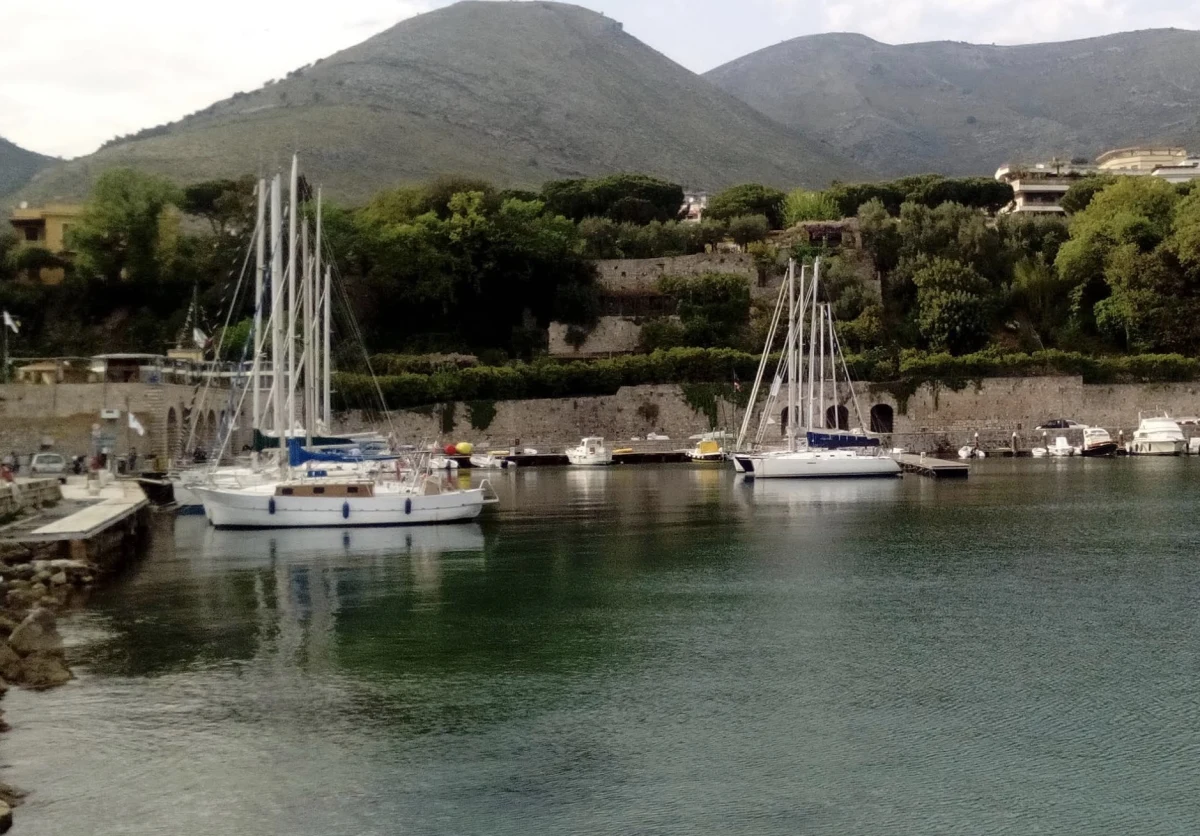 Caposele Harbour - фото марины 1