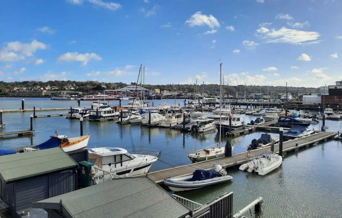Cowes Yacht Haven - фото марины 1