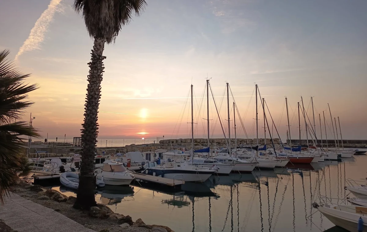 Marina di San Bartolomeo al Mare - фото марины 1