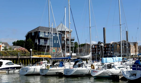 East Cowes Marina - фото марины 3