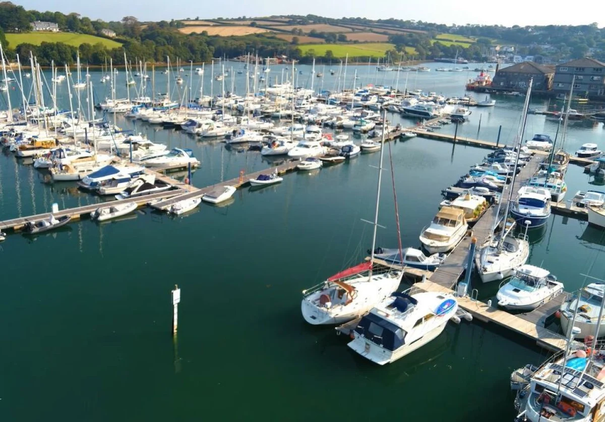 Falmouth Marina - фото марины 1