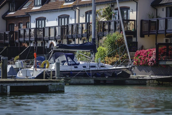 Hythe Marina Village - фото марины 3