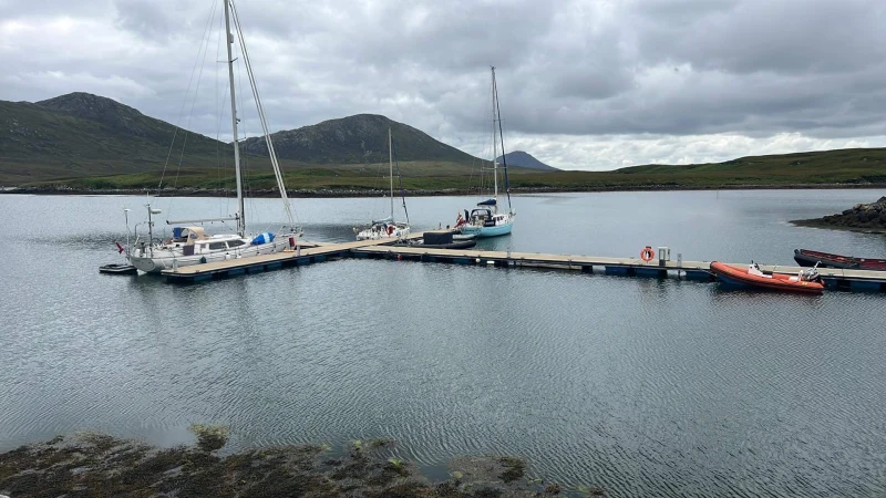 Lochmaddy Marina - фото марины 2