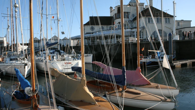 Royal Norfolk & Suffolk Yacht Club - фото марины 2