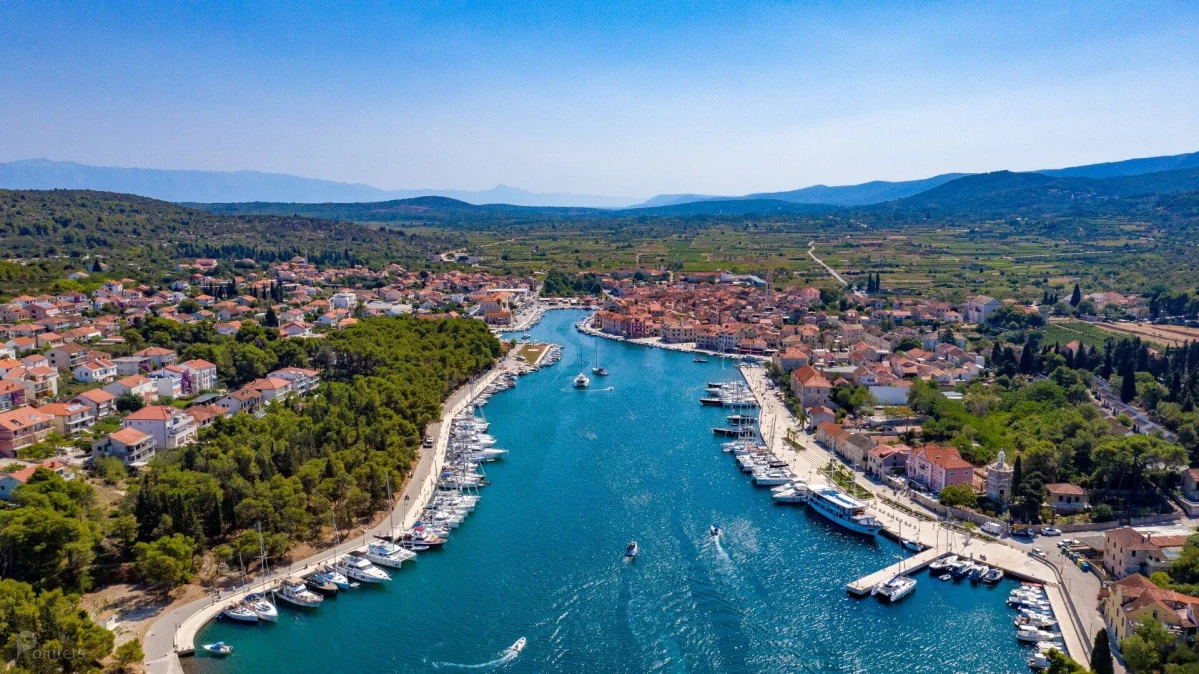 Stari Grad Harbour - marina photo 1