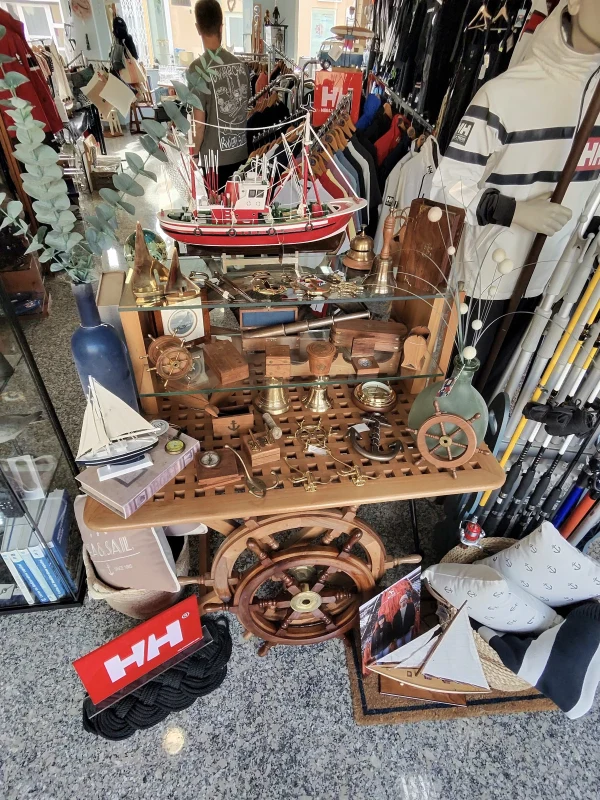 Franc Naval - store photo 3