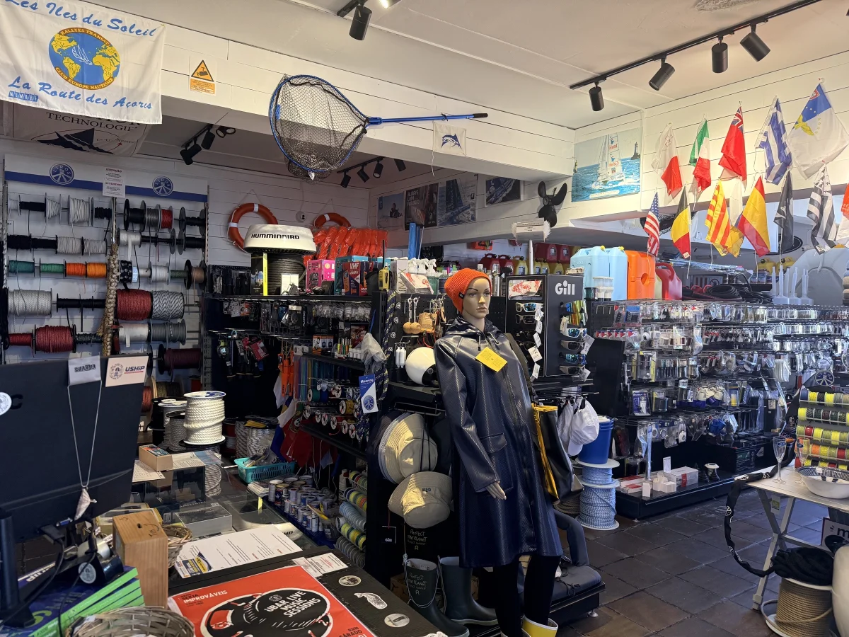 USHIP Azores - store photo 1