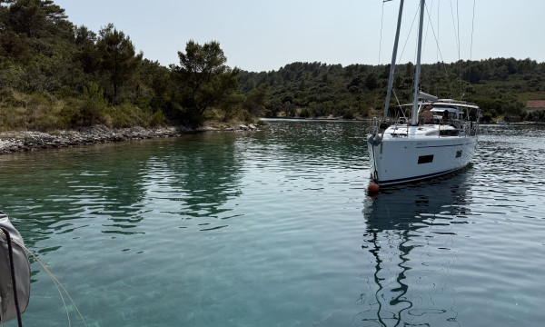 Visitor buoy near Šćedro