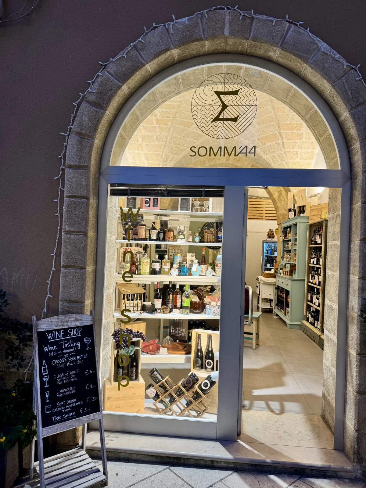 SOMM’A4 Wine Shop - фото достопримечательности 1