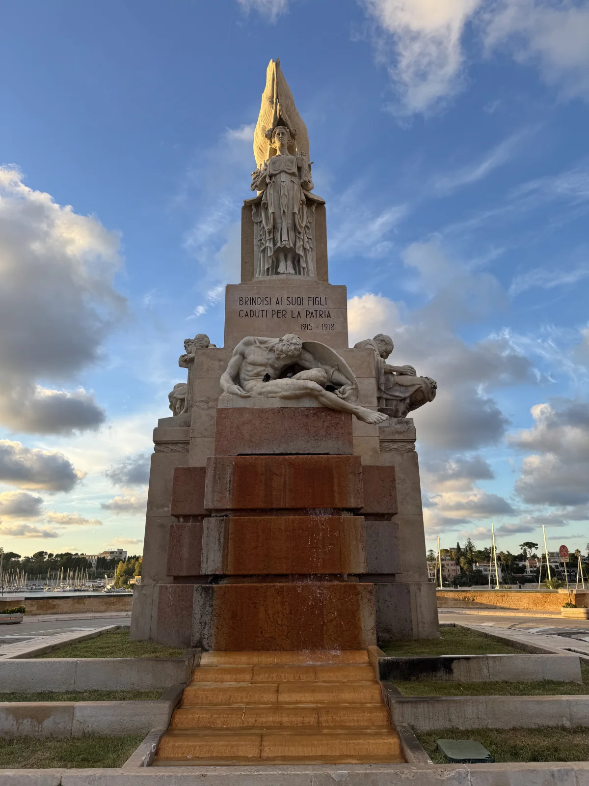 The War Memorial, Brindisi - фото достопримечательности 1