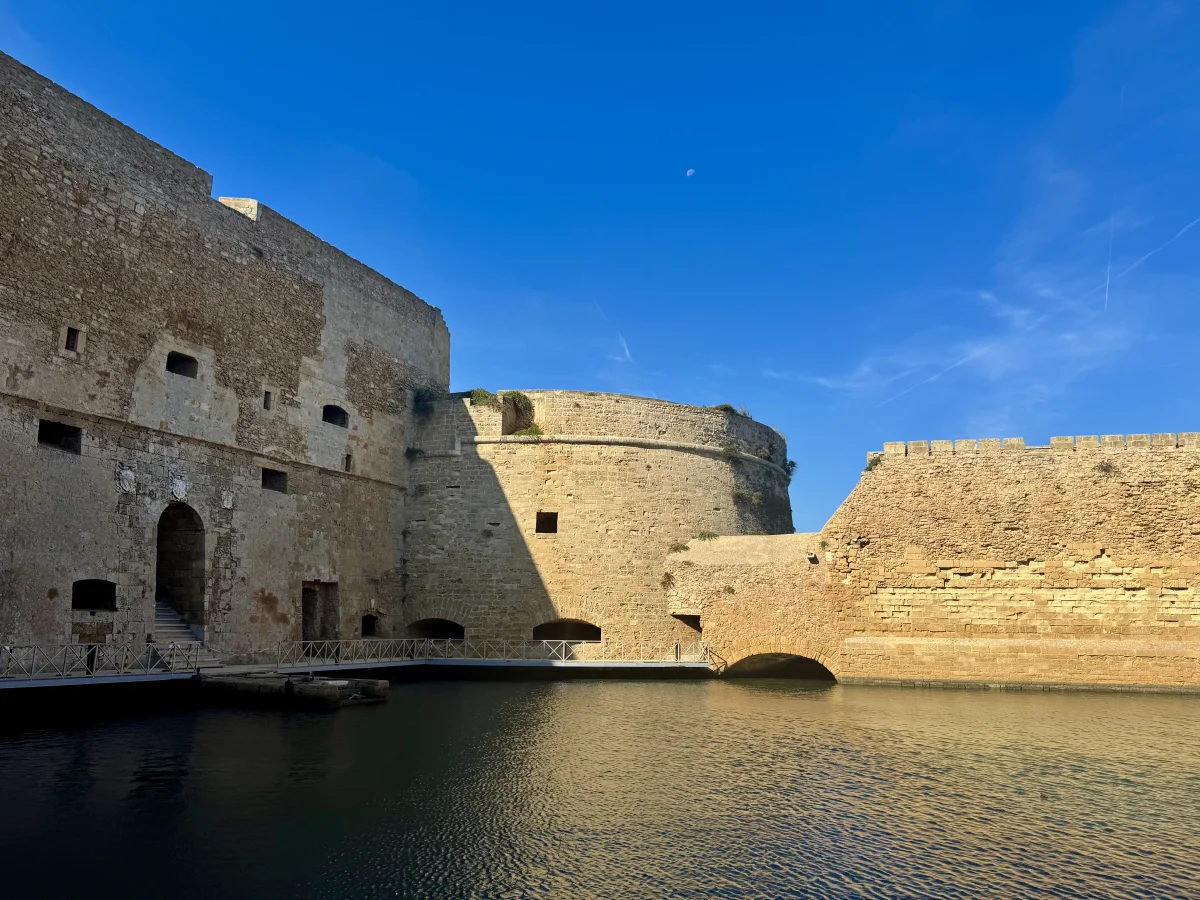 Castello Alfonsino – Forte a Mare (Brindisi) - фото достопримечательности 1