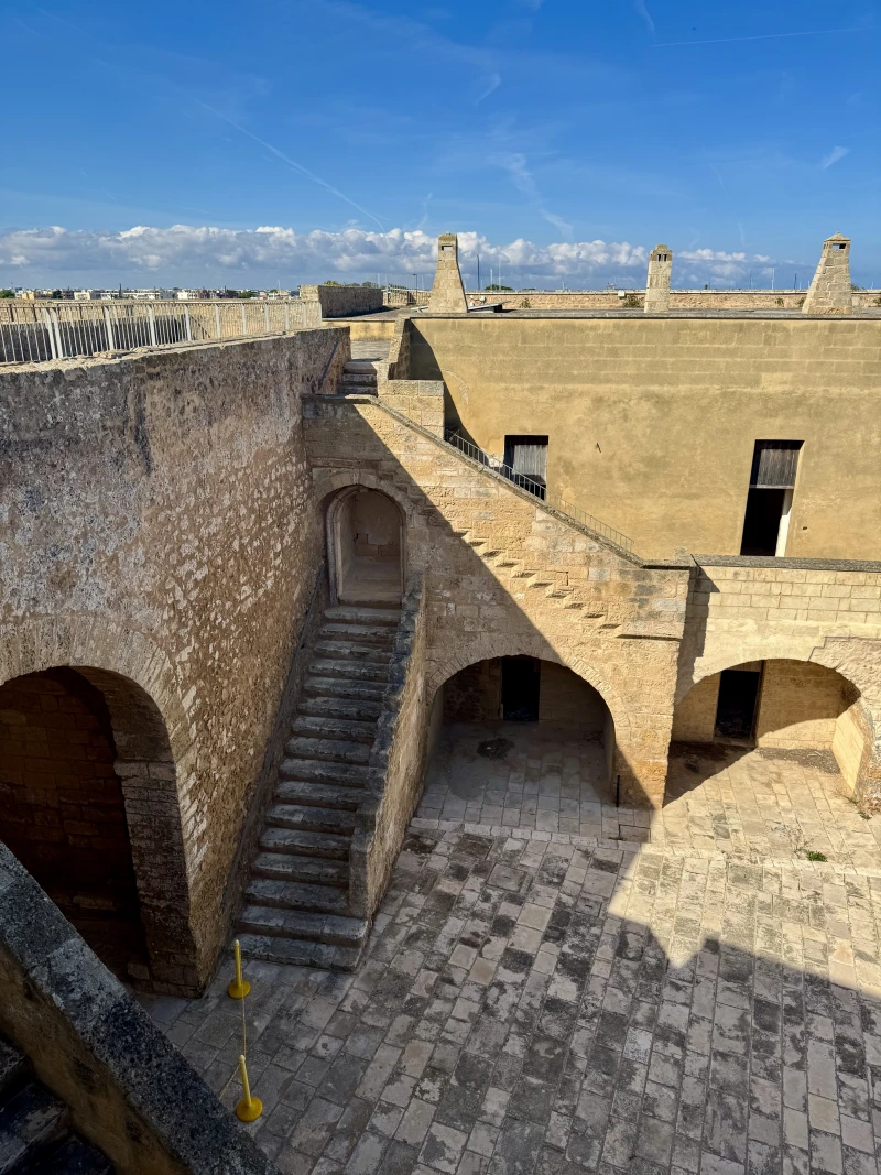 Castello Alfonsino – Forte a Mare (Brindisi) - фото достопримечательности 2