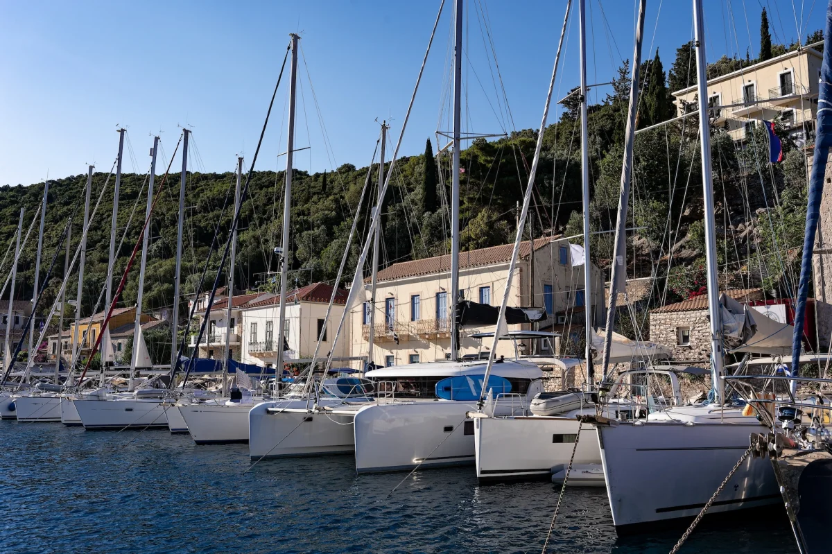 Kioni Harbour - фото марины 1