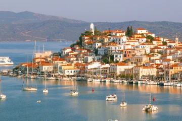 Marina Poros