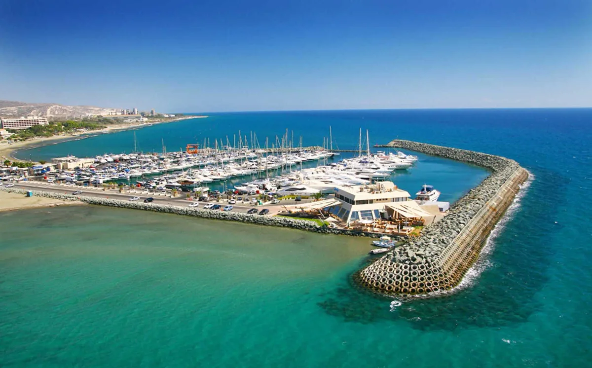 St Raphael Marina - фото марины 1