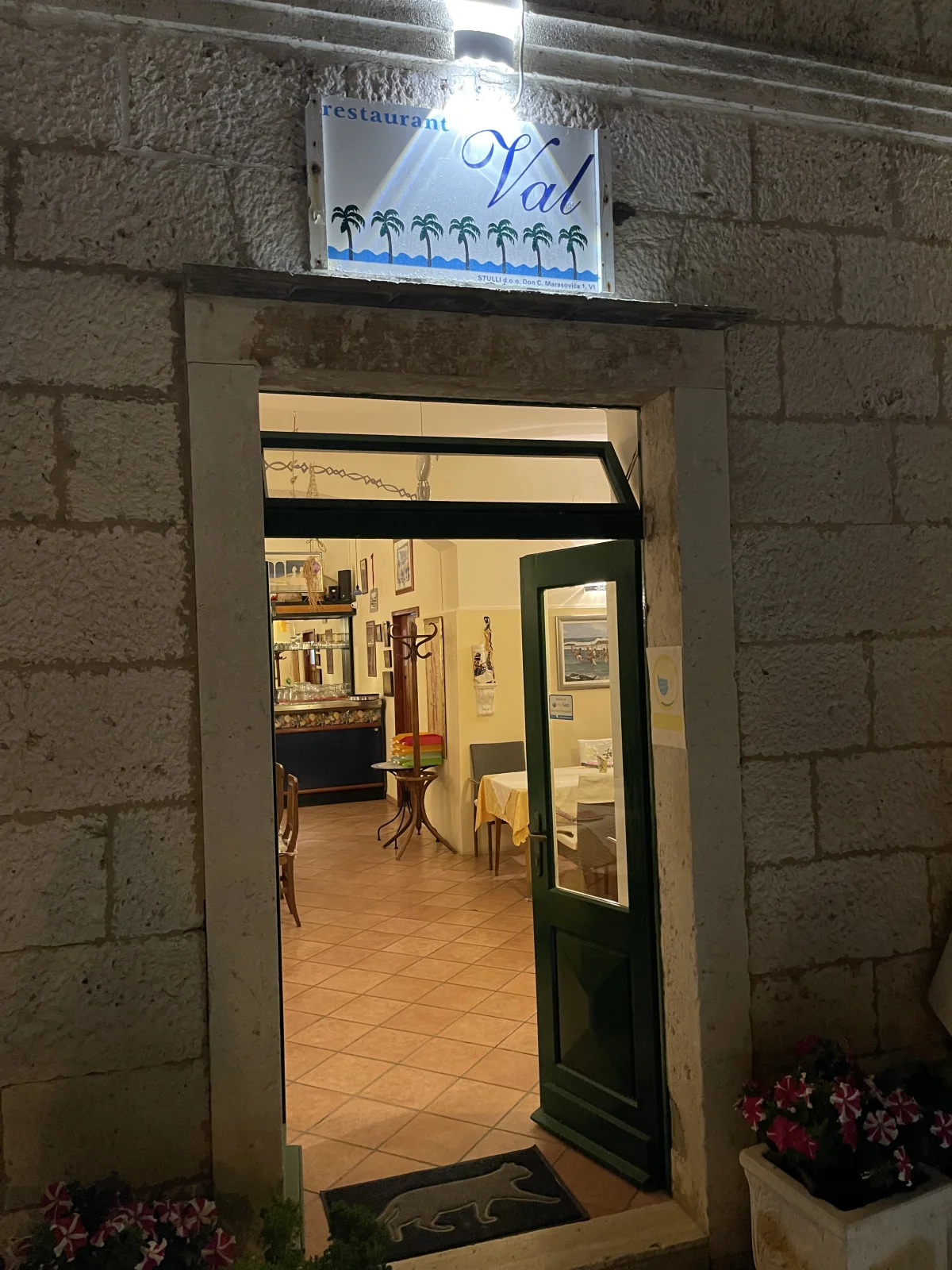 Restaurant Val - attraction photo 1
