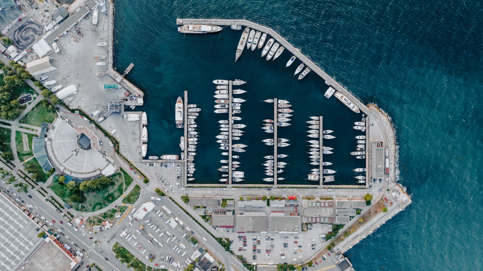 How to choose the right marina for your next stop