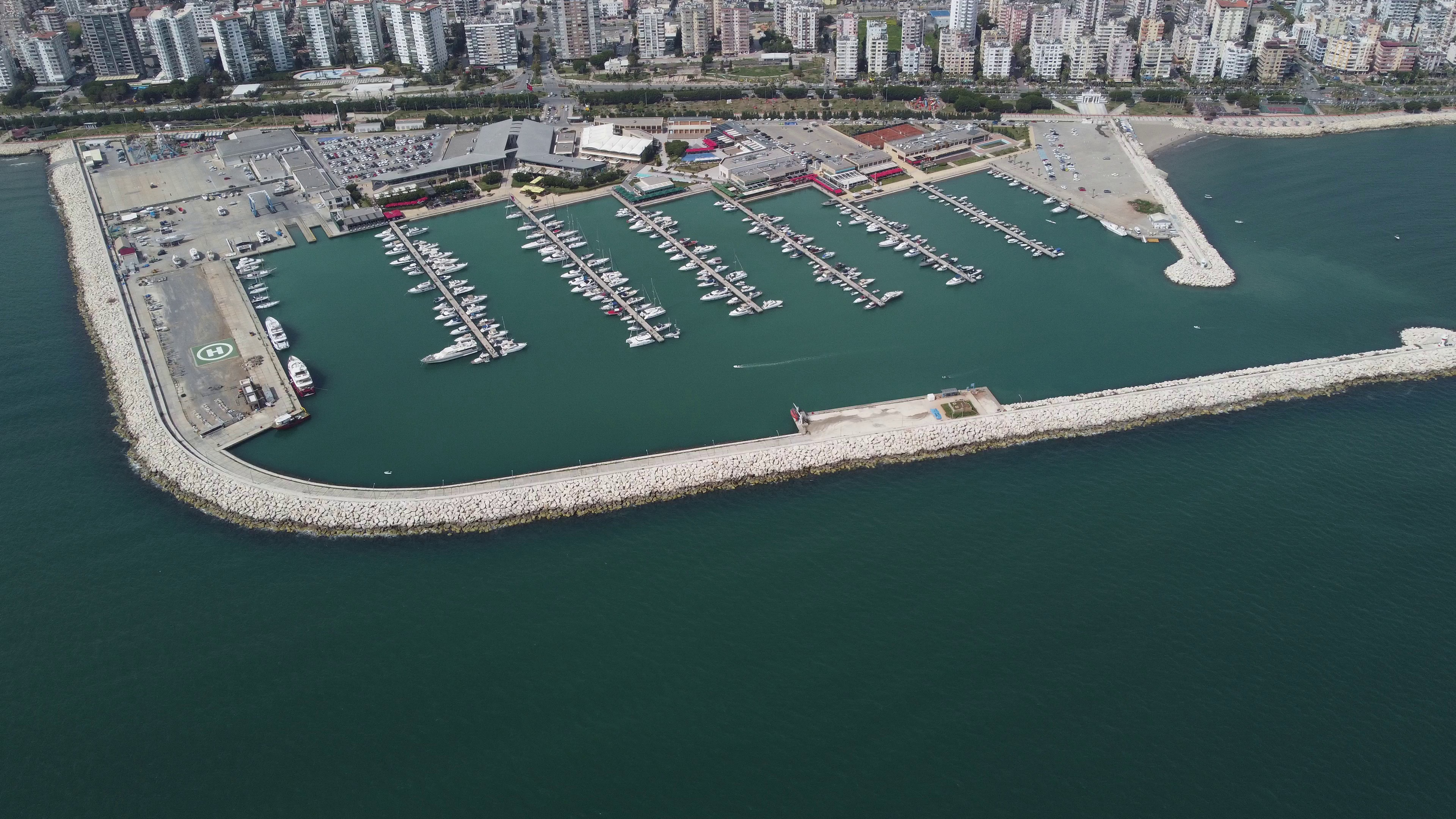 drone-view-of-yachts-moored-in-marina-on-a-beautiful-sunny-day-aerial-view-of-sailboat-SBI-349571178.jpg