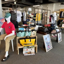 Tokyo Yumenoshima Marina Marine Shop / Chandlery (マリンショップ)