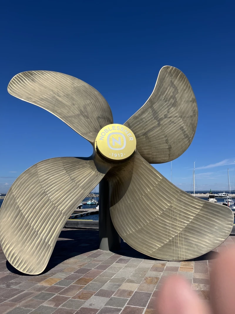 Big Propeller - attraction photo 2