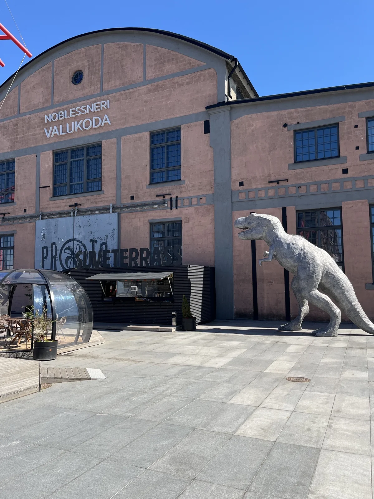 Tyrannosaur - attraction photo 1
